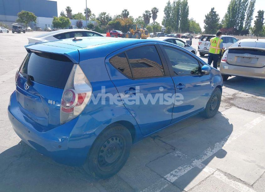 Photo 4 of 2013 Toyota Prius C THREE (VIN JTDKDTB38D1530030)
