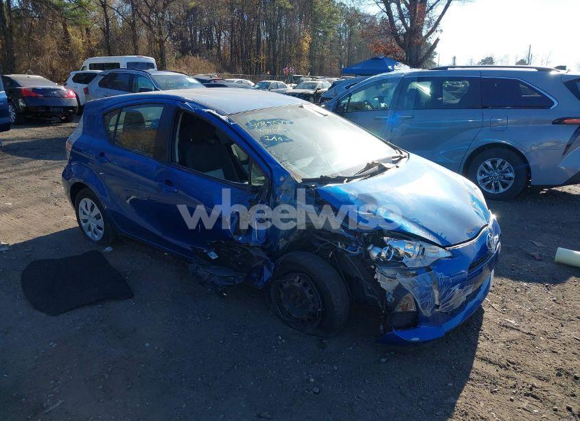 2013 Toyota Prius C TWO (VIN JTDKDTB38D1543134) main photo