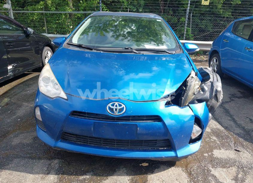 Photo 12 of 2014 Toyota Prius C TWO (VIN JTDKDTB38E1082552)