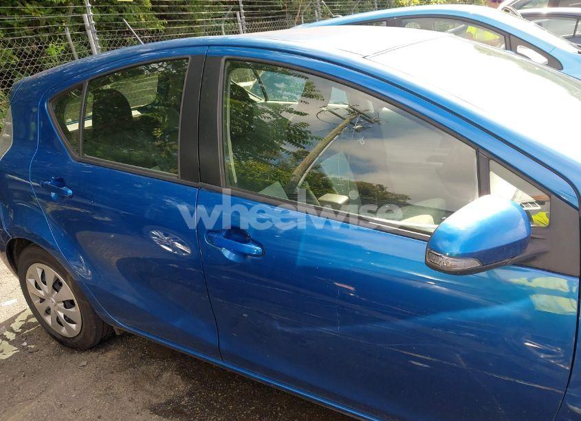 Photo 13 of 2014 Toyota Prius C TWO (VIN JTDKDTB38E1082552)