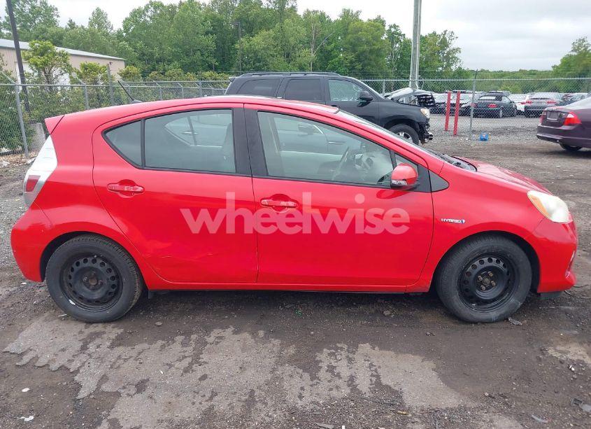 Photo 13 of 2014 Toyota Prius C TWO (VIN JTDKDTB38E1558542)