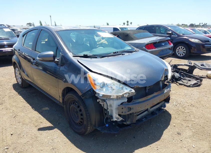 2014 Toyota Prius C ONE (VIN JTDKDTB38E1560971) main photo