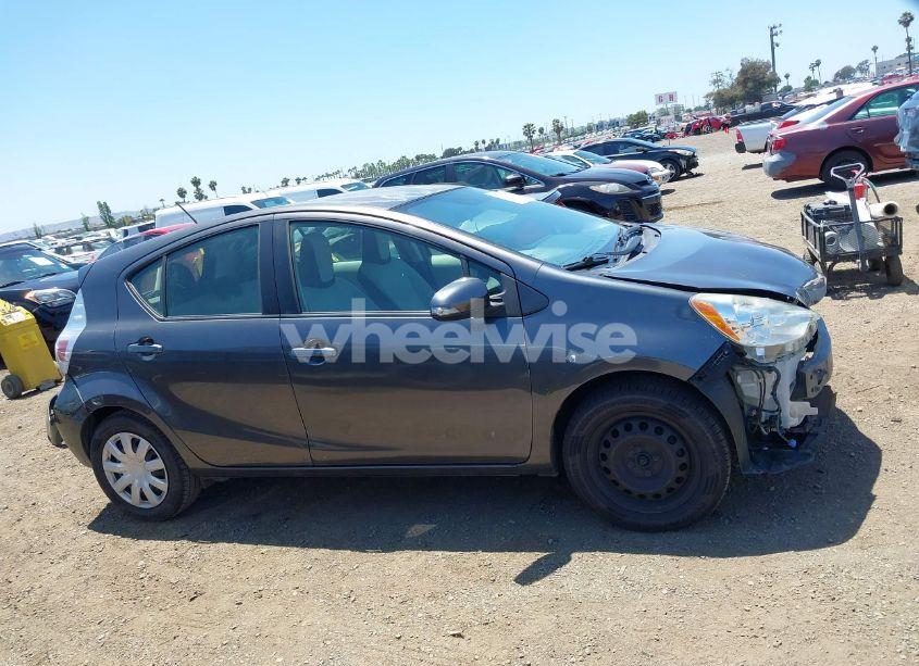 Photo 14 of 2014 Toyota Prius C ONE (VIN JTDKDTB38E1560971)