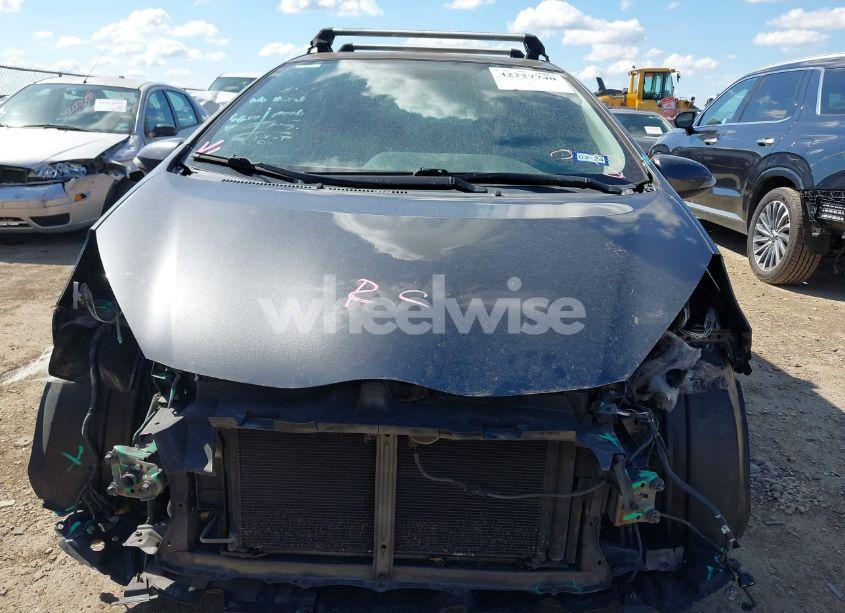 Photo 13 of 2015 Toyota Prius C TWO (VIN JTDKDTB38F1088014)