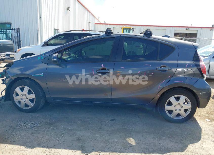 Photo 15 of 2015 Toyota Prius C TWO (VIN JTDKDTB38F1088014)