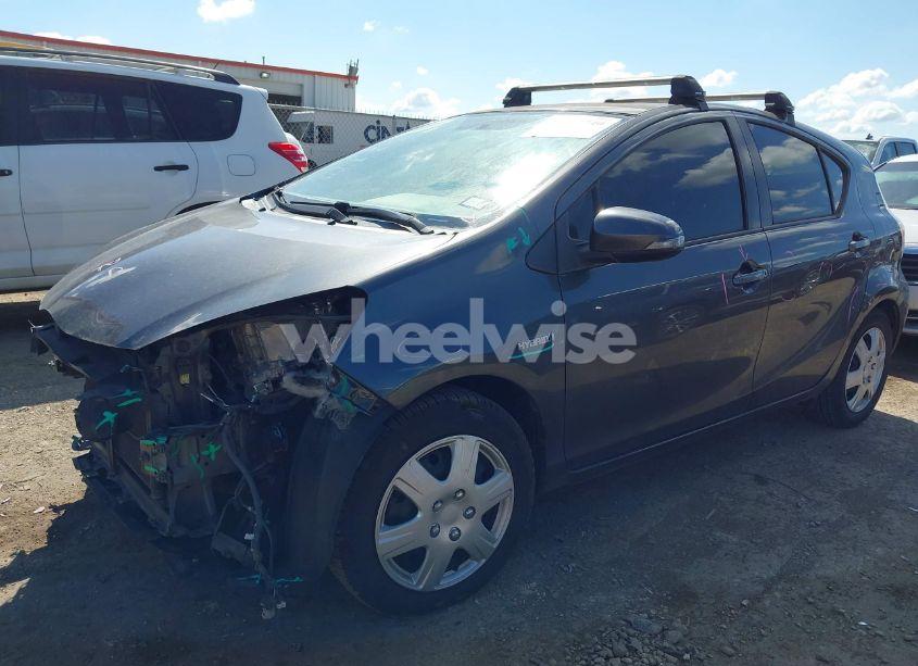 Photo 2 of 2015 Toyota Prius C TWO (VIN JTDKDTB38F1088014)