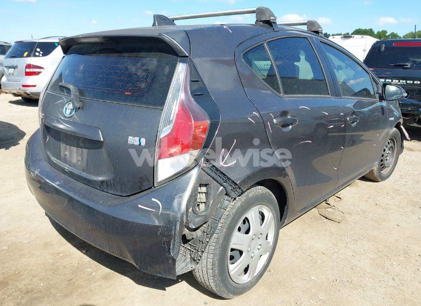 Photo 4 of 2015 Toyota Prius C TWO (VIN JTDKDTB38F1088014)