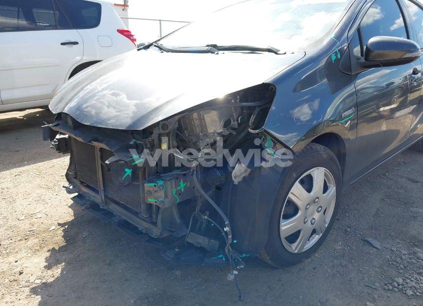 Photo 6 of 2015 Toyota Prius C TWO (VIN JTDKDTB38F1088014)