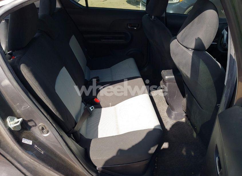 Photo 8 of 2015 Toyota Prius C TWO (VIN JTDKDTB38F1088014)