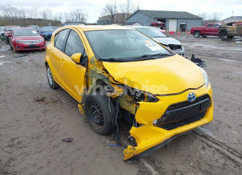 2015 Toyota Prius C TWO (VIN JTDKDTB38F1113171) main photo