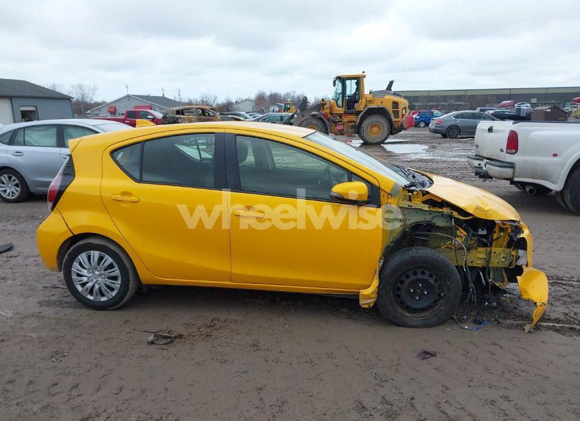 Photo 13 of 2015 Toyota Prius C TWO (VIN JTDKDTB38F1113171)