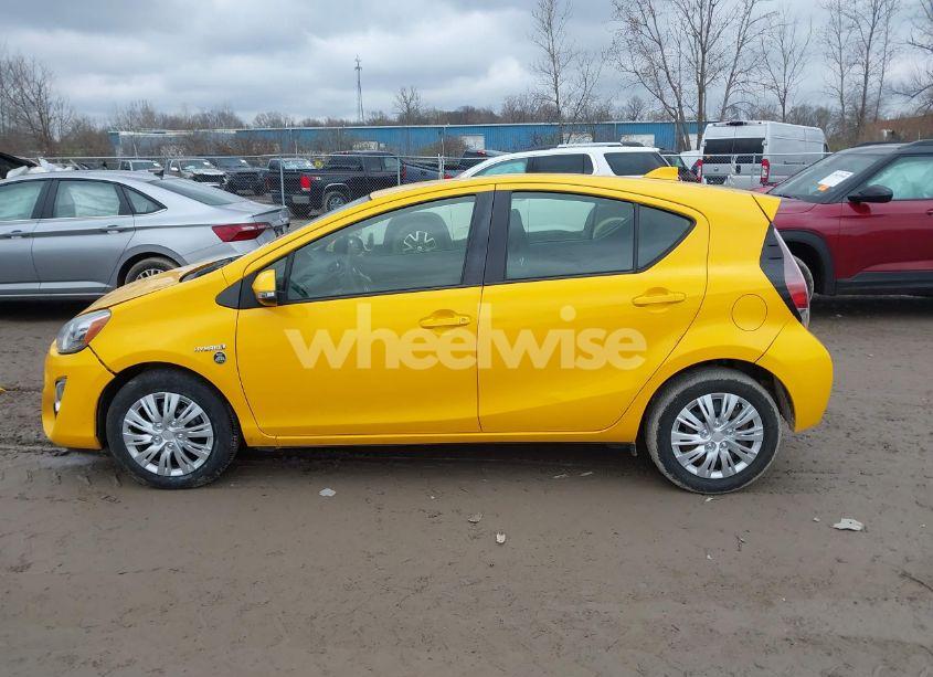 Photo 14 of 2015 Toyota Prius C TWO (VIN JTDKDTB38F1113171)