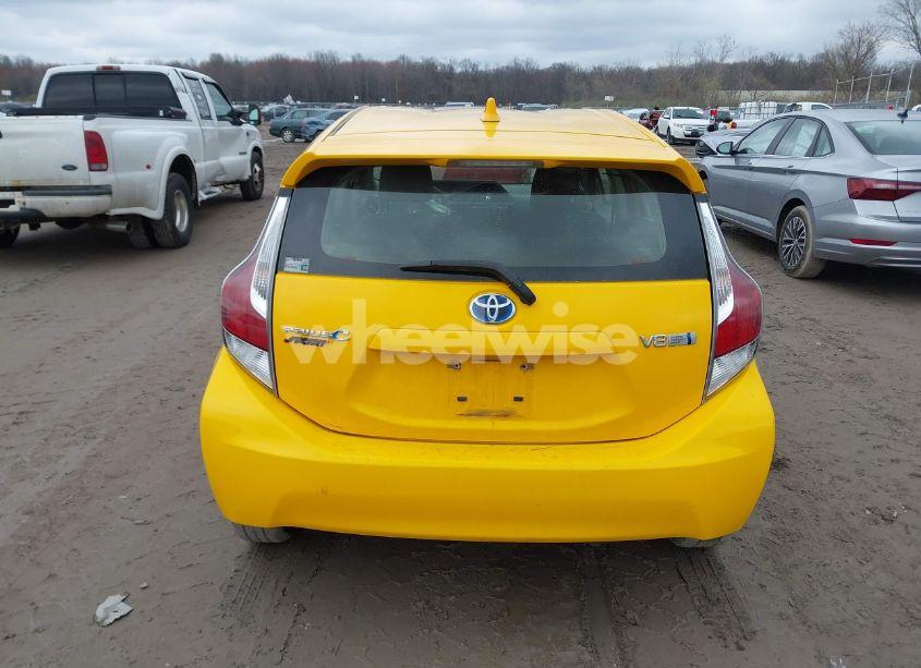 Photo 16 of 2015 Toyota Prius C TWO (VIN JTDKDTB38F1113171)