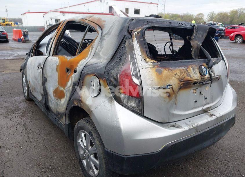 Photo 3 of 2017 Toyota Prius C TWO (VIN JTDKDTB38H1596549)