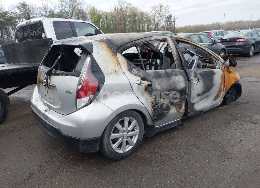 Photo 4 of 2017 Toyota Prius C TWO (VIN JTDKDTB38H1596549)