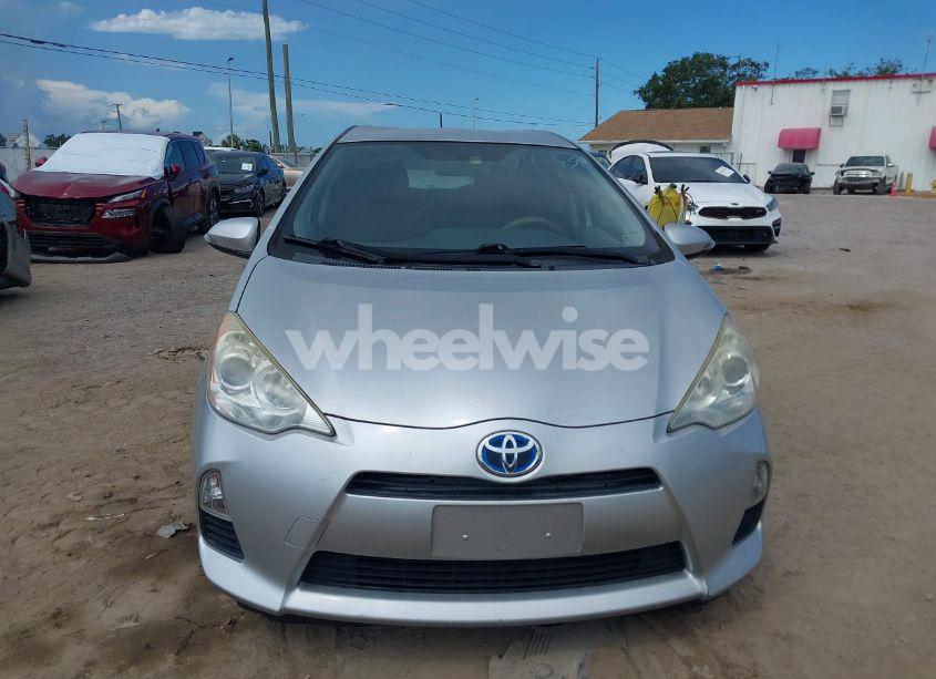 Photo 11 of 2013 Toyota Prius C TWO (VIN JTDKDTB39D1551551)