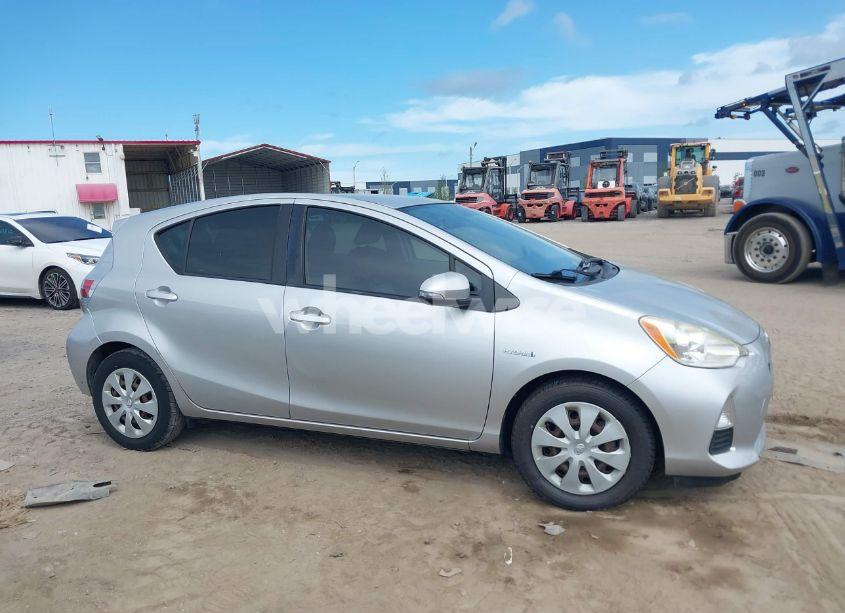 Photo 12 of 2013 Toyota Prius C TWO (VIN JTDKDTB39D1551551)