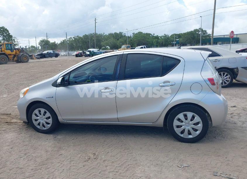 Photo 13 of 2013 Toyota Prius C TWO (VIN JTDKDTB39D1551551)
