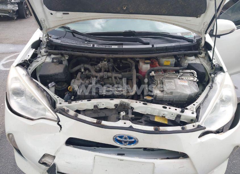 Photo 10 of 2013 Toyota Prius C THREE (VIN JTDKDTB39D1556152)