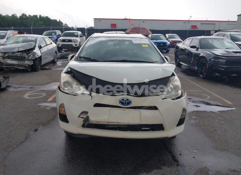 Photo 12 of 2013 Toyota Prius C THREE (VIN JTDKDTB39D1556152)