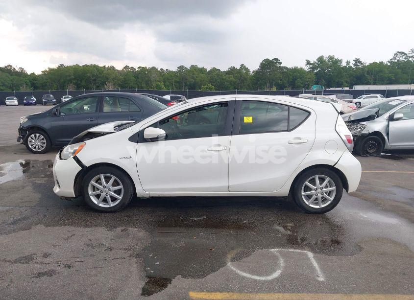 Photo 14 of 2013 Toyota Prius C THREE (VIN JTDKDTB39D1556152)