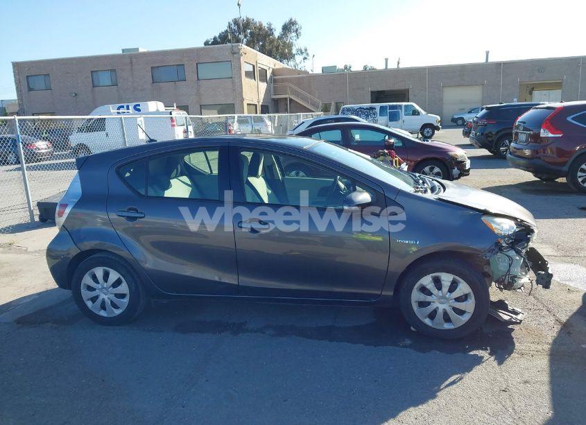 Photo 14 of 2014 Toyota Prius C ONE (VIN JTDKDTB39E1085251)