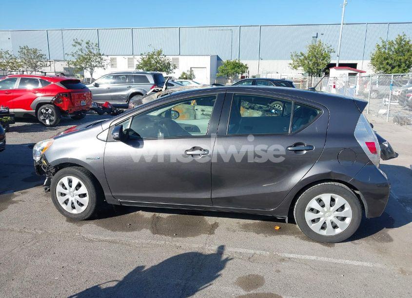 Photo 15 of 2014 Toyota Prius C ONE (VIN JTDKDTB39E1085251)