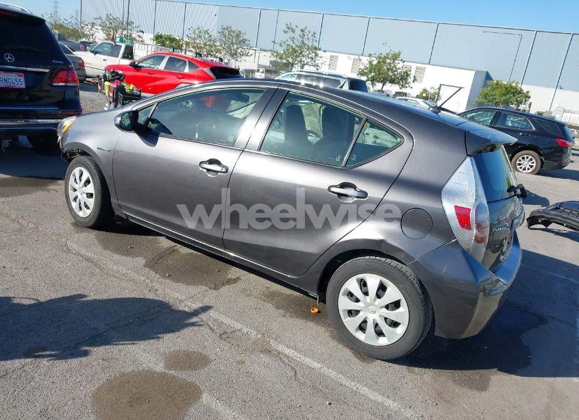 Photo 3 of 2014 Toyota Prius C ONE (VIN JTDKDTB39E1085251)