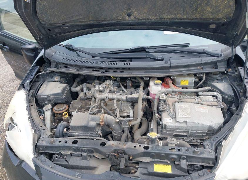 Photo 10 of 2014 Toyota Prius C TWO (VIN JTDKDTB39E1558419)