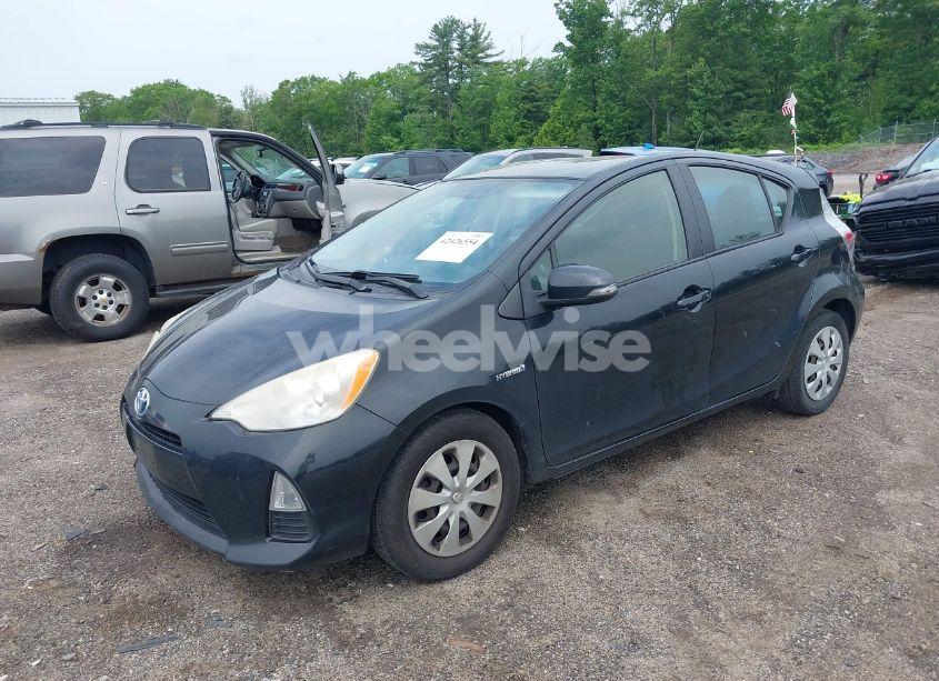 Photo 2 of 2014 Toyota Prius C TWO (VIN JTDKDTB39E1558419)