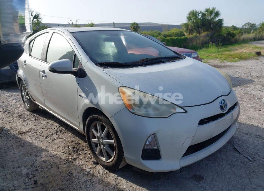 2012 Toyota Prius C THREE (VIN JTDKDTB3XC1017487) main photo