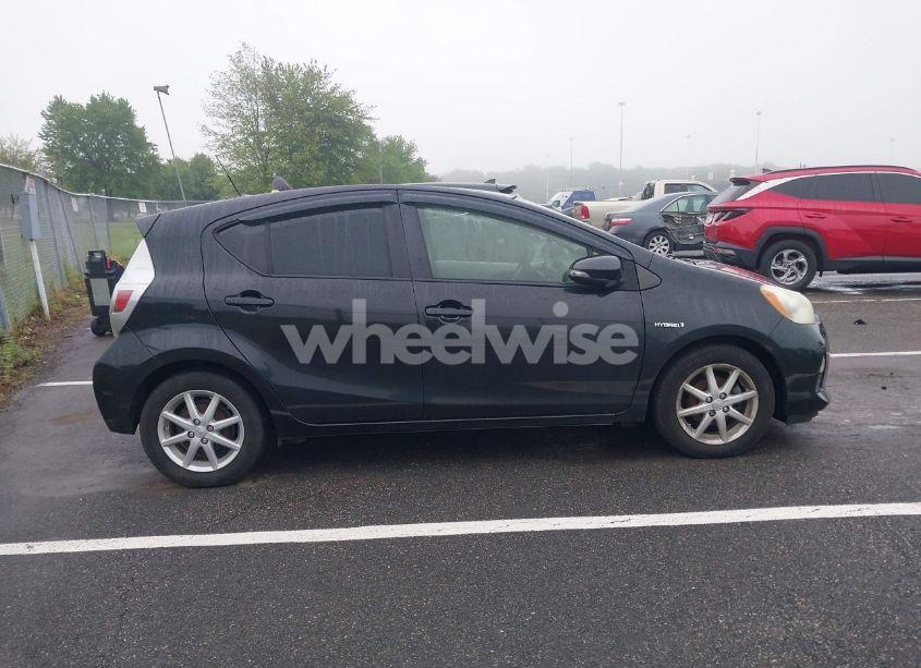 Photo 13 of 2013 Toyota Prius C THREE (VIN JTDKDTB3XD1540798)