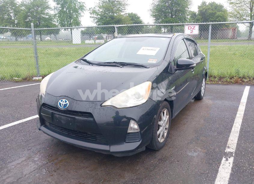 Photo 2 of 2013 Toyota Prius C THREE (VIN JTDKDTB3XD1540798)