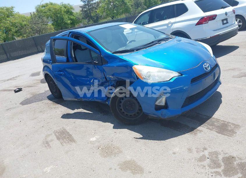 2013 Toyota Prius C ONE (VIN JTDKDTB3XD1555396) main photo