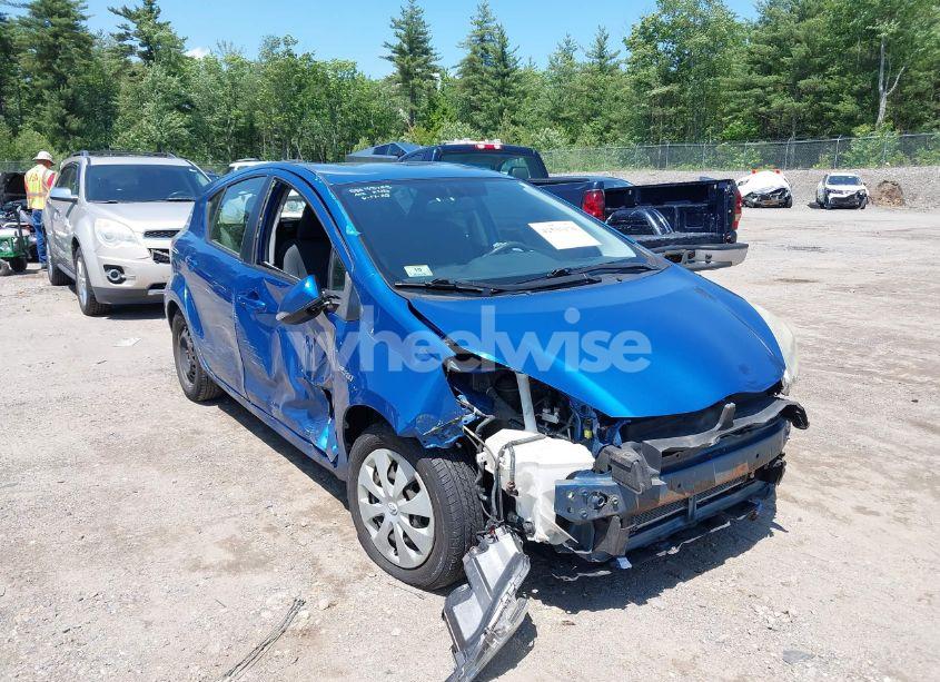 2013 Toyota Prius C TWO (VIN JTDKDTB3XD1557018) main photo