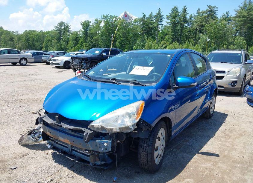 Photo 2 of 2013 Toyota Prius C TWO (VIN JTDKDTB3XD1557018)