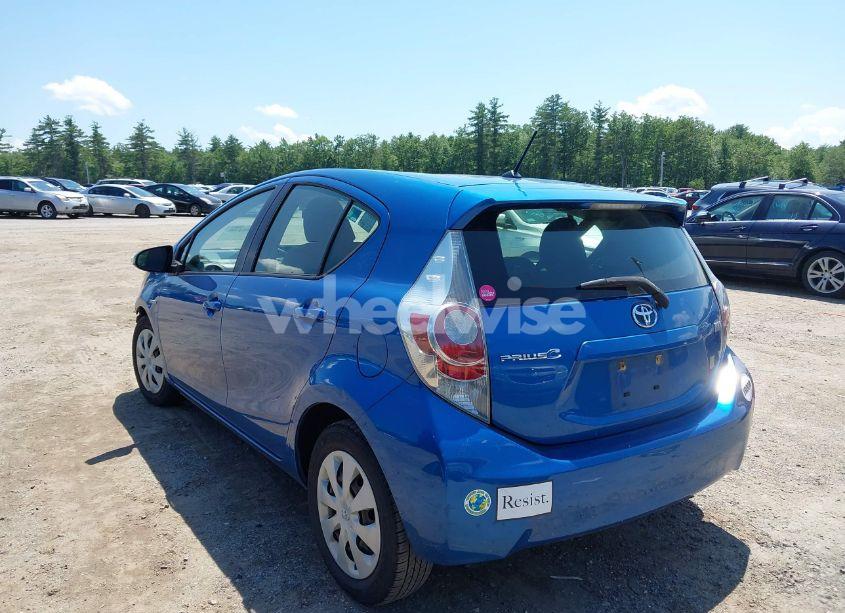Photo 3 of 2013 Toyota Prius C TWO (VIN JTDKDTB3XD1557018)