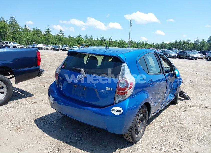 Photo 4 of 2013 Toyota Prius C TWO (VIN JTDKDTB3XD1557018)