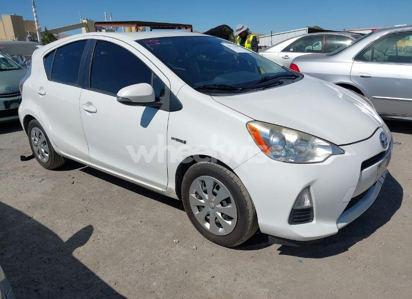 2014 Toyota Prius C ONE (VIN JTDKDTB3XE1083475) main photo