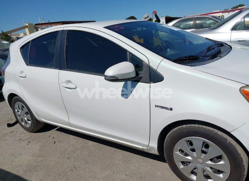 Photo 13 of 2014 Toyota Prius C ONE (VIN JTDKDTB3XE1083475)