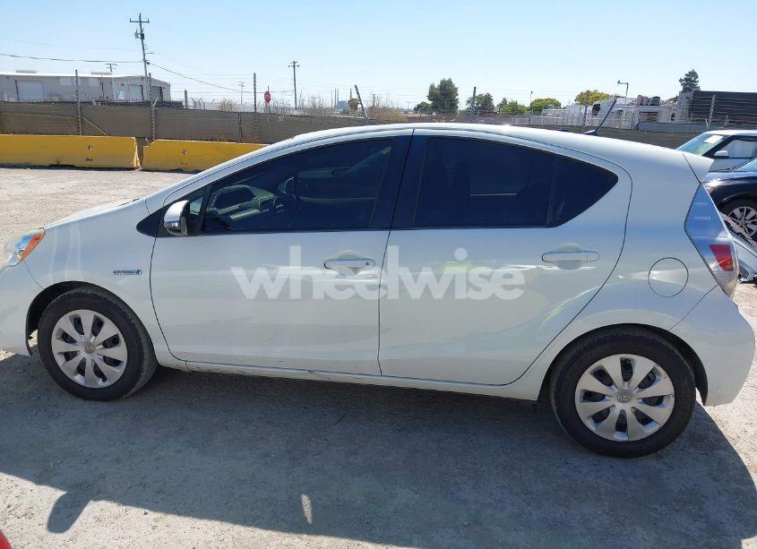 Photo 14 of 2014 Toyota Prius C ONE (VIN JTDKDTB3XE1083475)