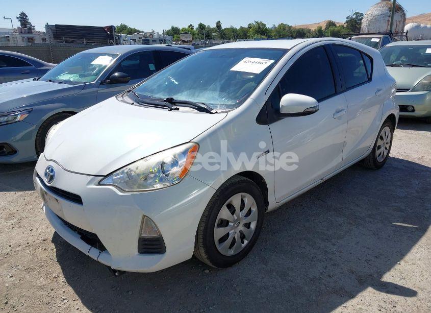 Photo 2 of 2014 Toyota Prius C ONE (VIN JTDKDTB3XE1083475)