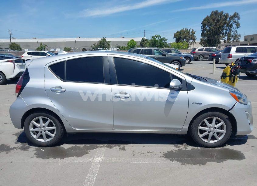 Photo 13 of 2016 Toyota Prius C FOUR (VIN JTDKDTB3XG1117997)