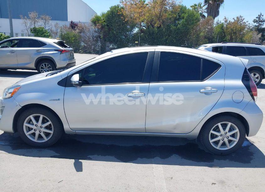 Photo 14 of 2016 Toyota Prius C FOUR (VIN JTDKDTB3XG1117997)