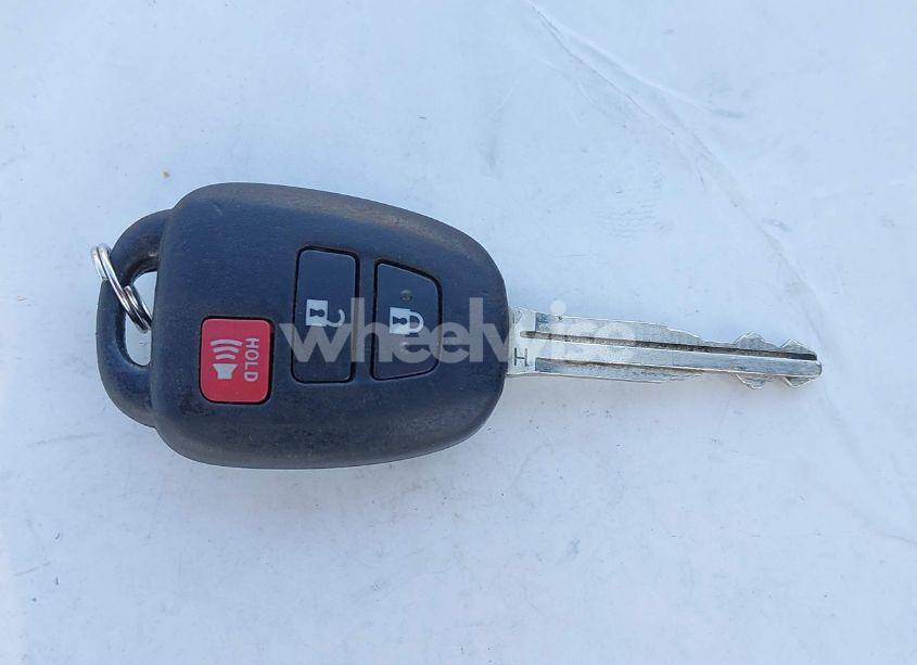 Photo 11 of 2017 Toyota Prius C TWO (VIN JTDKDTB3XH1593023)