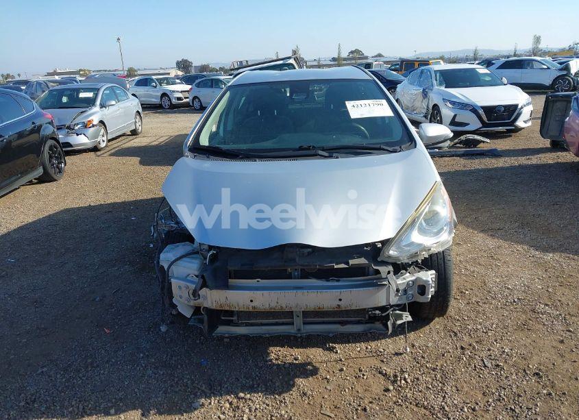 Photo 13 of 2017 Toyota Prius C TWO (VIN JTDKDTB3XH1593023)