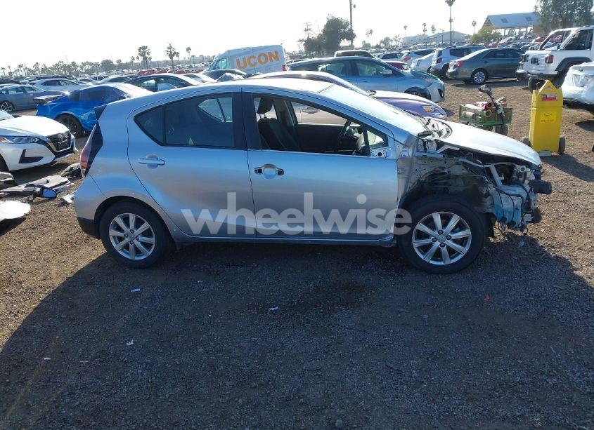 Photo 14 of 2017 Toyota Prius C TWO (VIN JTDKDTB3XH1593023)