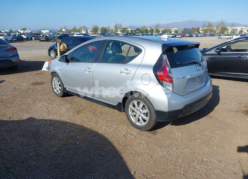 Photo 3 of 2017 Toyota Prius C TWO (VIN JTDKDTB3XH1593023)