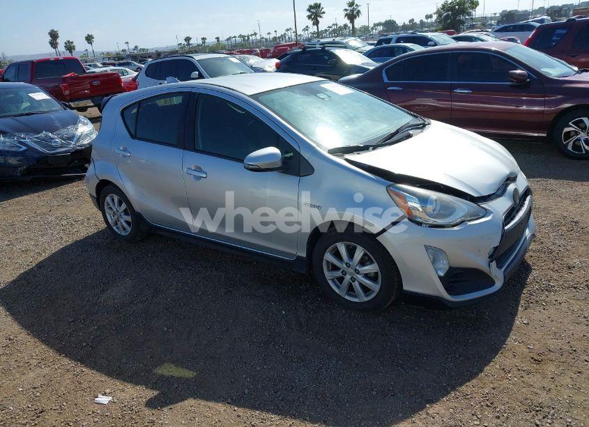 2017 Toyota Prius C TWO (VIN JTDKDTB3XH1598075) main photo