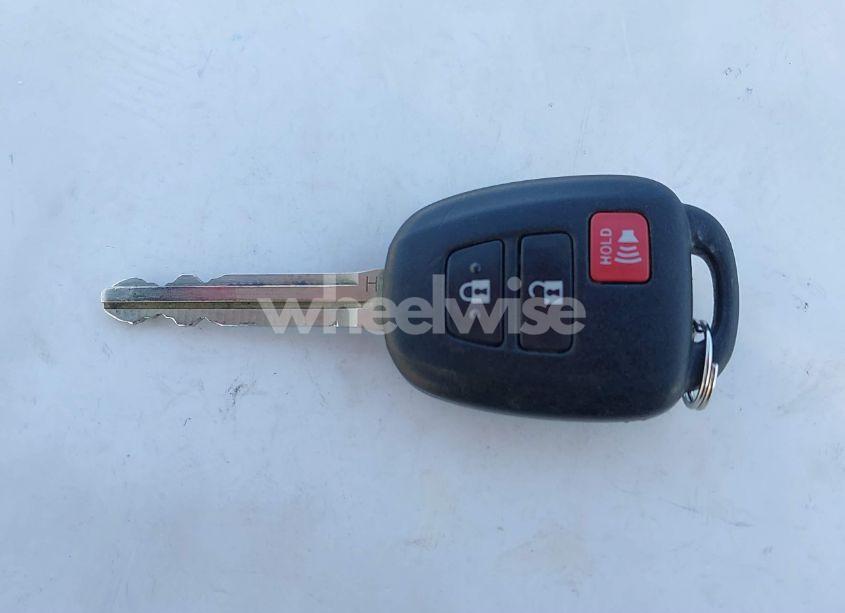 Photo 11 of 2017 Toyota Prius C TWO (VIN JTDKDTB3XH1598075)